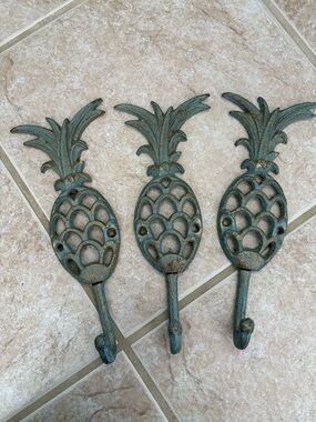 Set of 3 cast iron pineapple hooks- approx 9 inches